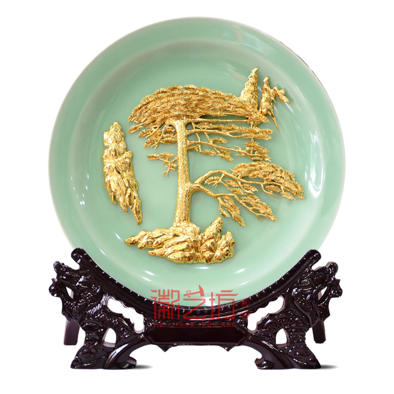 迎客松金畫(huà)龍泉青瓷擺件 特色商務(wù)接待饋贈(zèng)禮品 國(guó)家級(jí)非遺藝術(shù)