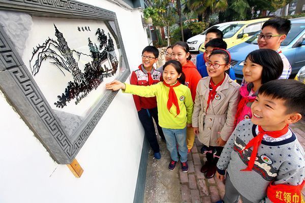 徽藝坊非遺鐵畫進(jìn)校園 啟發(fā)師生熱愛傳承非遺