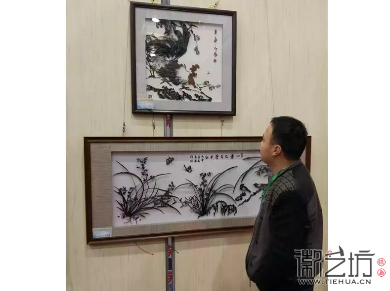 李強(qiáng)駐足自己的作品前展望未來(lái)1